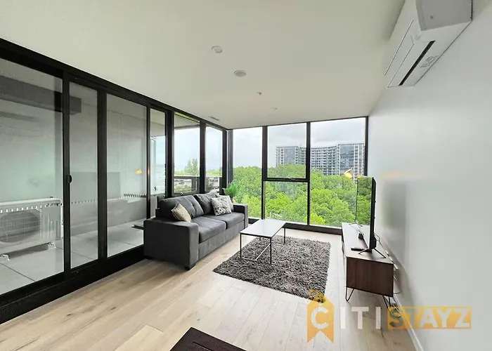 Sensational 1Bd, 1Bth Apt W/ Impressive Park Views