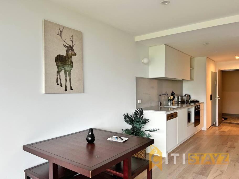 Sensational 1Bd, 1Bth Apt W/ Impressive Park Views Apartment Canberra