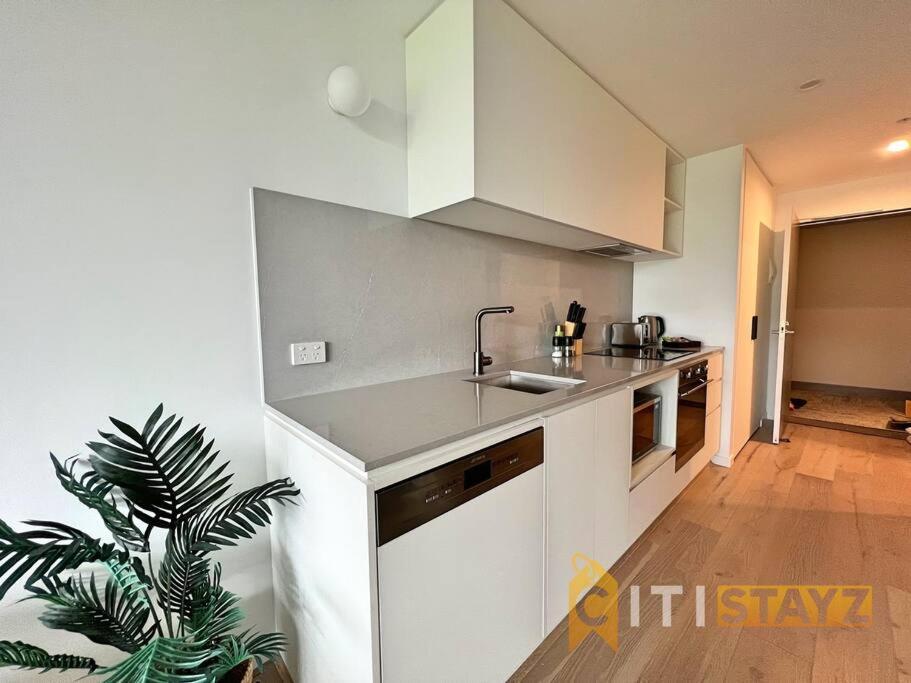 Apartment Sensational 1Bd, 1Bth Apt W/ Impressive Park Views *