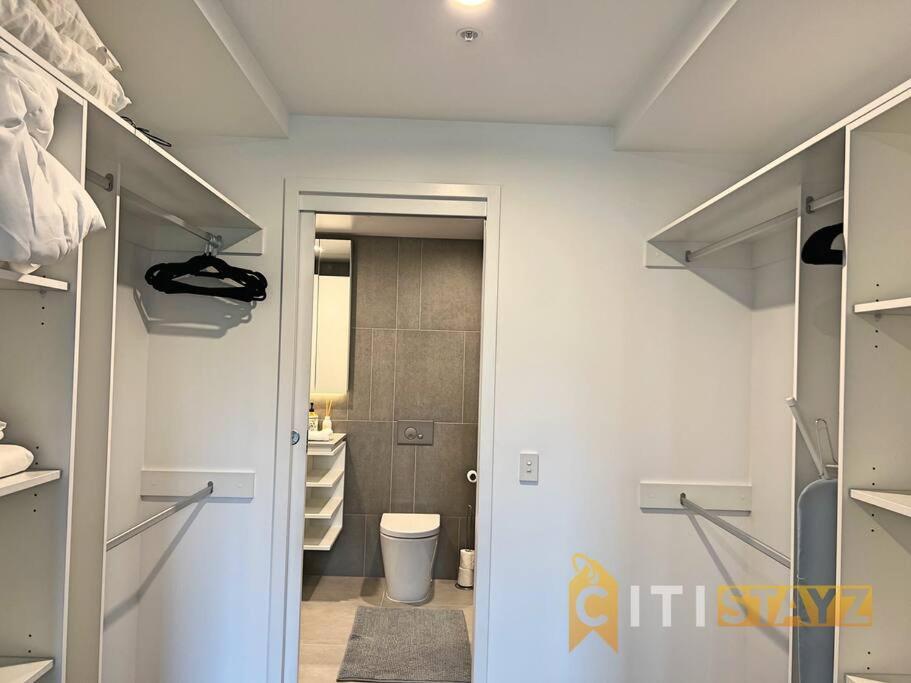 Sensational 1Bd, 1Bth Apt W/ Impressive Park Views Apartment